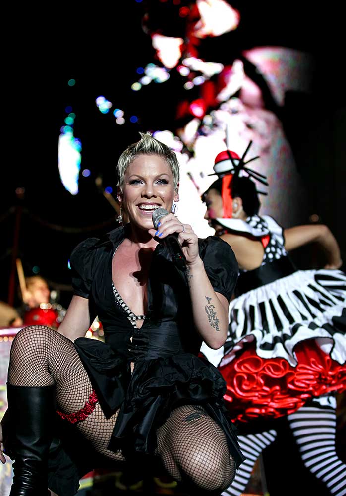 Pink - The Funhouse Summer Carnival 2015 - Paris 