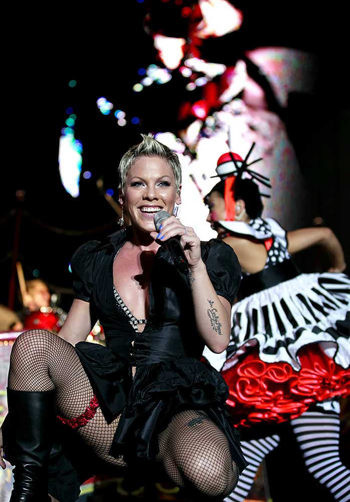 Pink - The Funhouse Summer Carnival 2015 - Paris