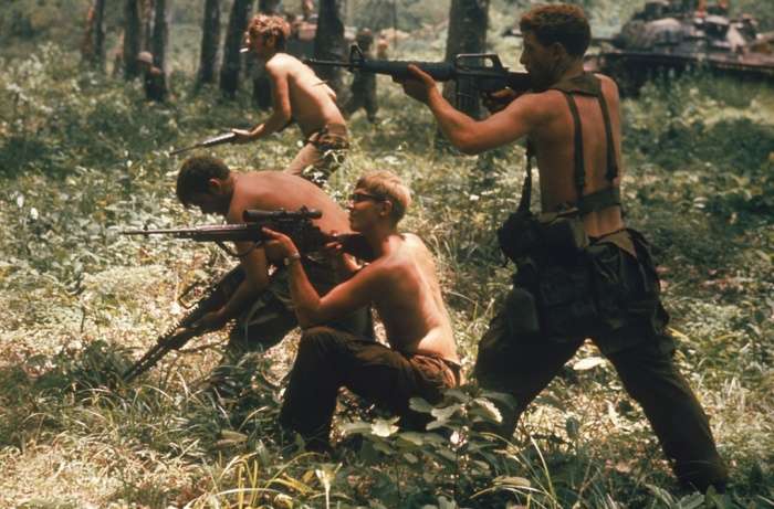 larry burrows vietnam photographe