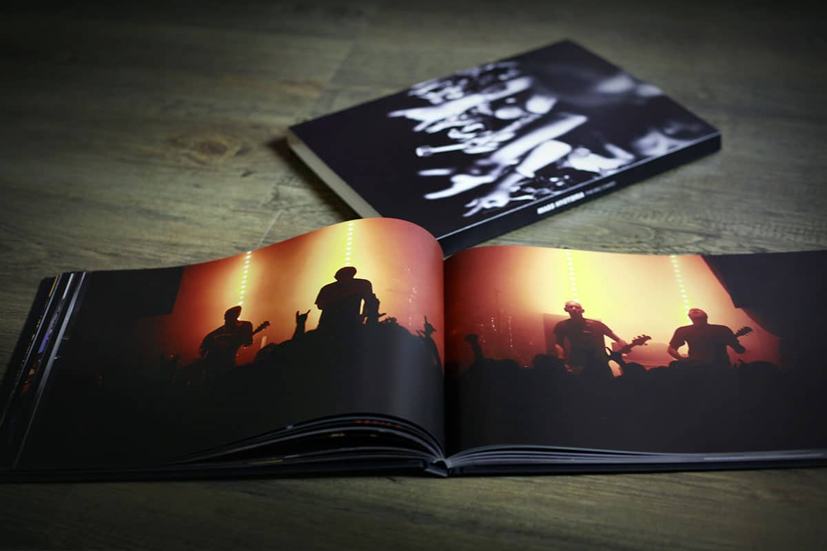 MASS HYSTERIA livre mass hysteria livre photo MASS HYSTERIA