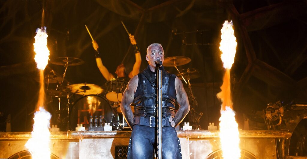 Comment percer avec un groupe metal: 5 Conseils pour réussir Rammstein-concert-rammstein-live-photos- eric-canto-photographe
