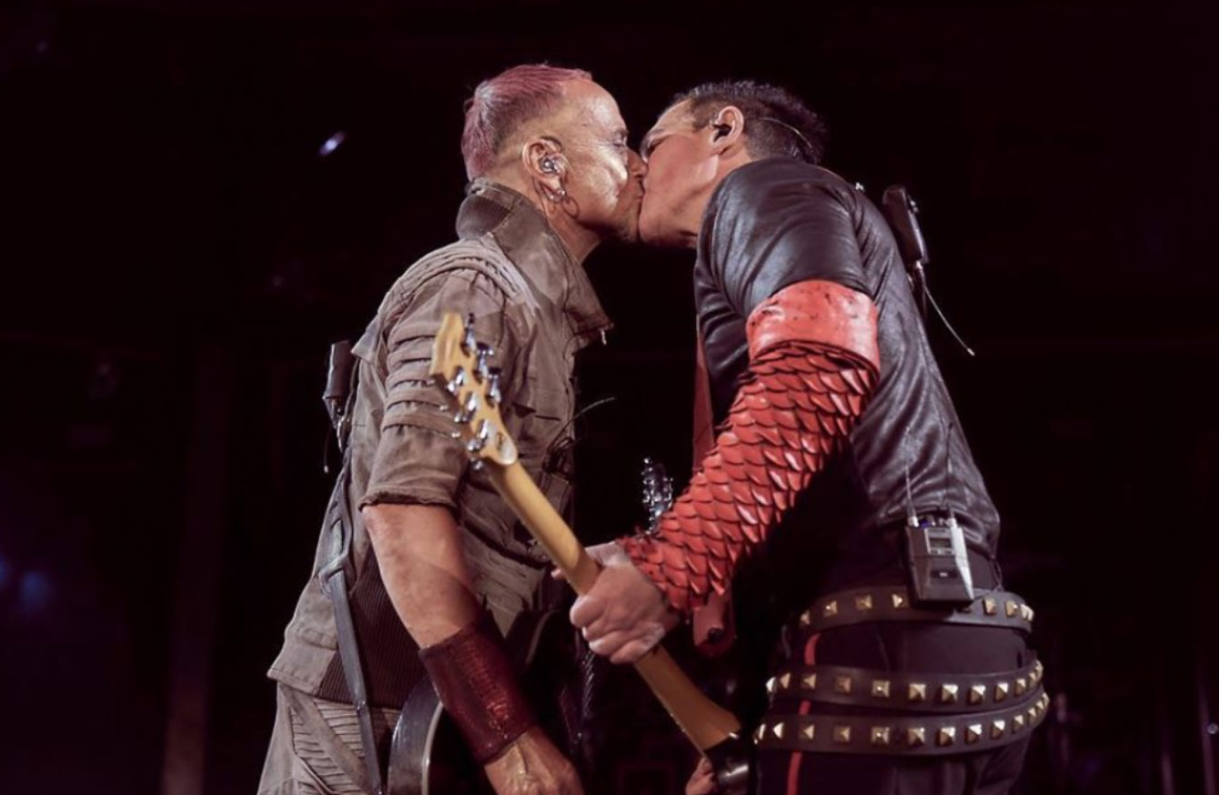 Rammstein concert - Le baiser de la controverse Rammstein concert - Le baiser de la controverse