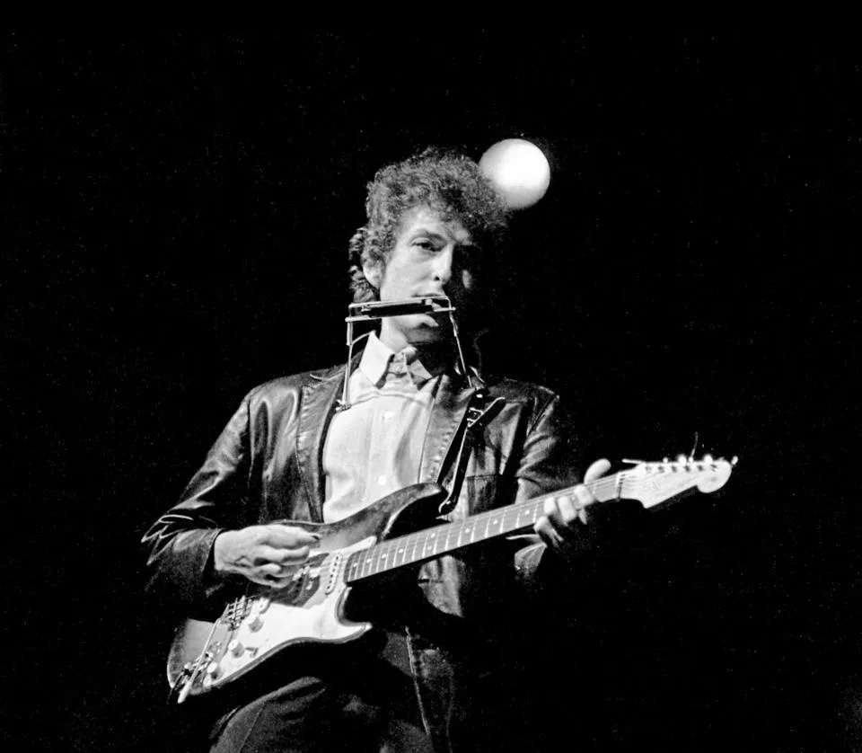 FENDER STRATOCASTER, FENDER TELECASTER