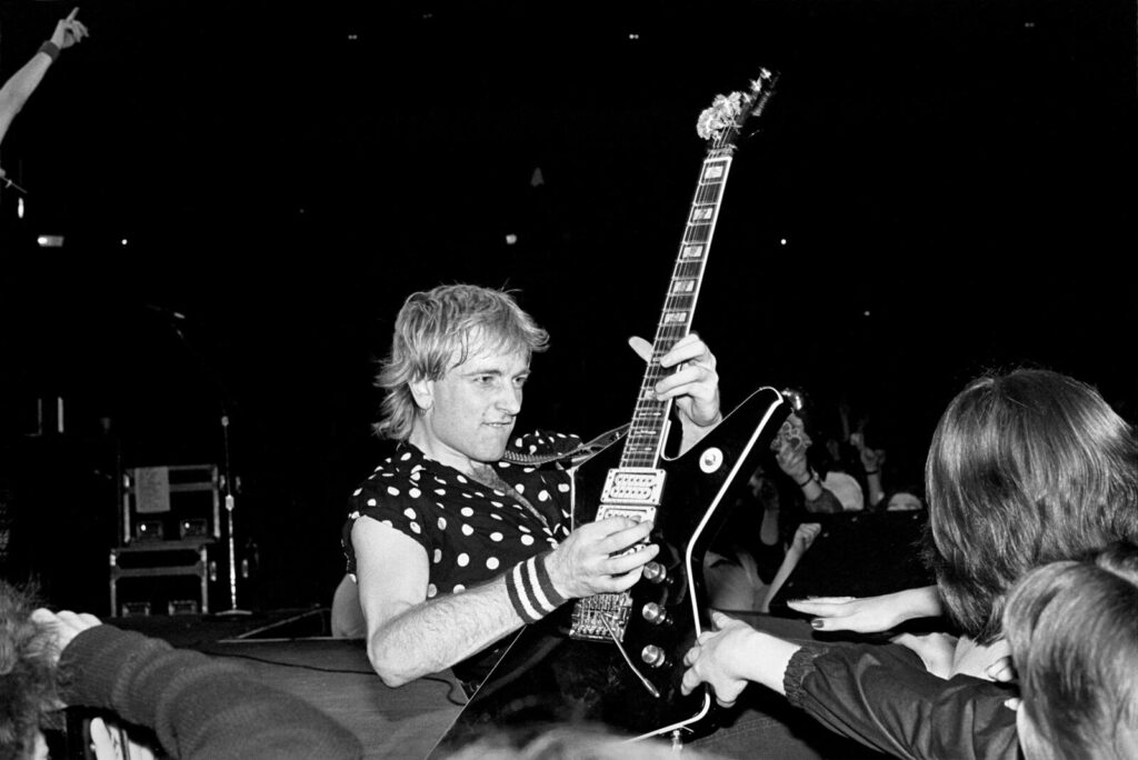 Def Leppard: leur voyage passionnant, émouvant/ Def Leppard