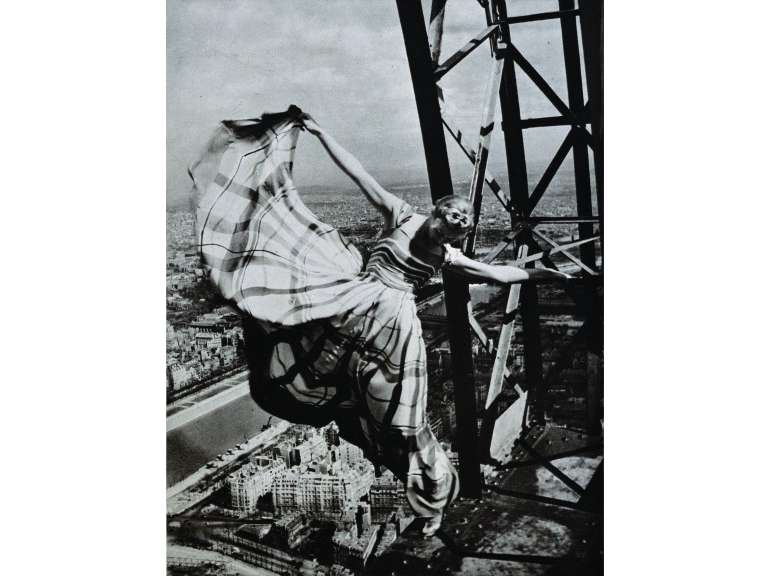 Erwin Blumenfeld, photographe expérimentateur, 1897-1969 Erwin Blumenfeld Sur la Tour Eiffel - 1938