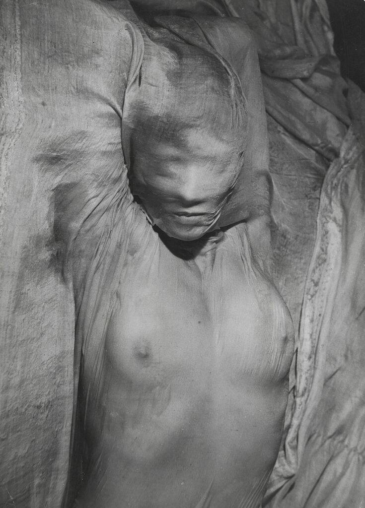 Erwin Blumenfeld VOILE MOUILLE 1937