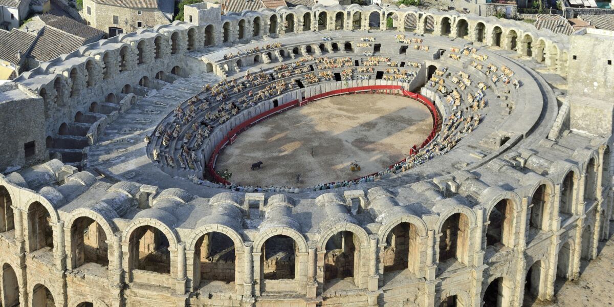 Découvrez l'histoire fascinante des arènes d'Arles. Arenes dArles 3
